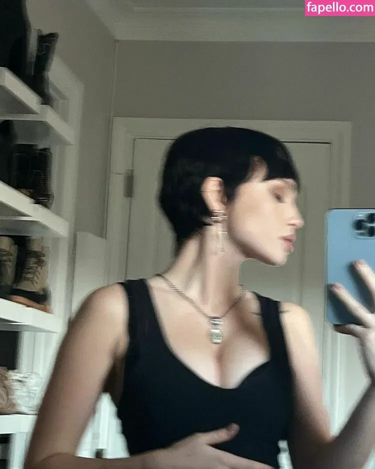 Renata Ri / Renatarii / renata_ri / renatarrii Onlyfans Photo Gallery 