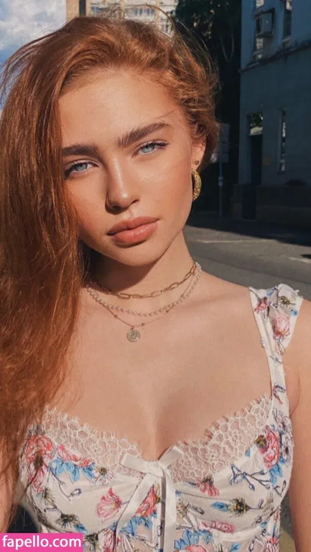 Renata Ri / Renatarii / renata_ri / renatarrii Onlyfans Photo Gallery 