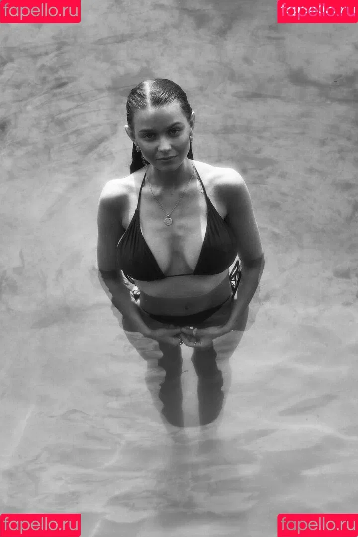 Chloe Campbell / chloecxmpbell Onlyfans Photo Gallery 