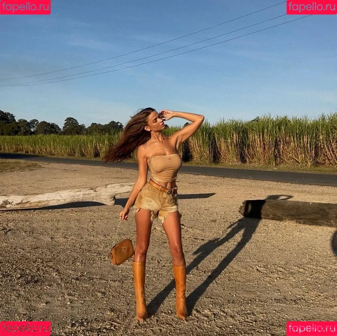 Chloe Campbell / chloecxmpbell Onlyfans Photo Gallery 