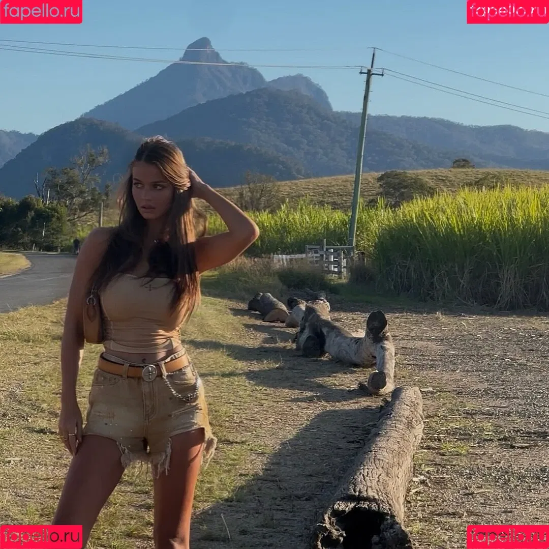 Chloe Campbell / chloecxmpbell Onlyfans Photo Gallery 