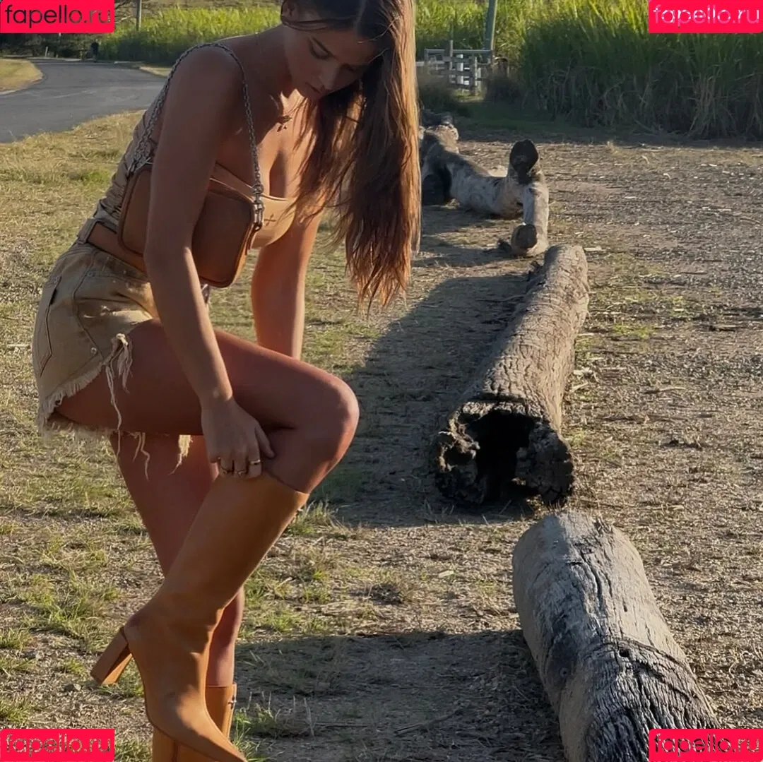 Chloe Campbell / chloecxmpbell Onlyfans Photo Gallery 