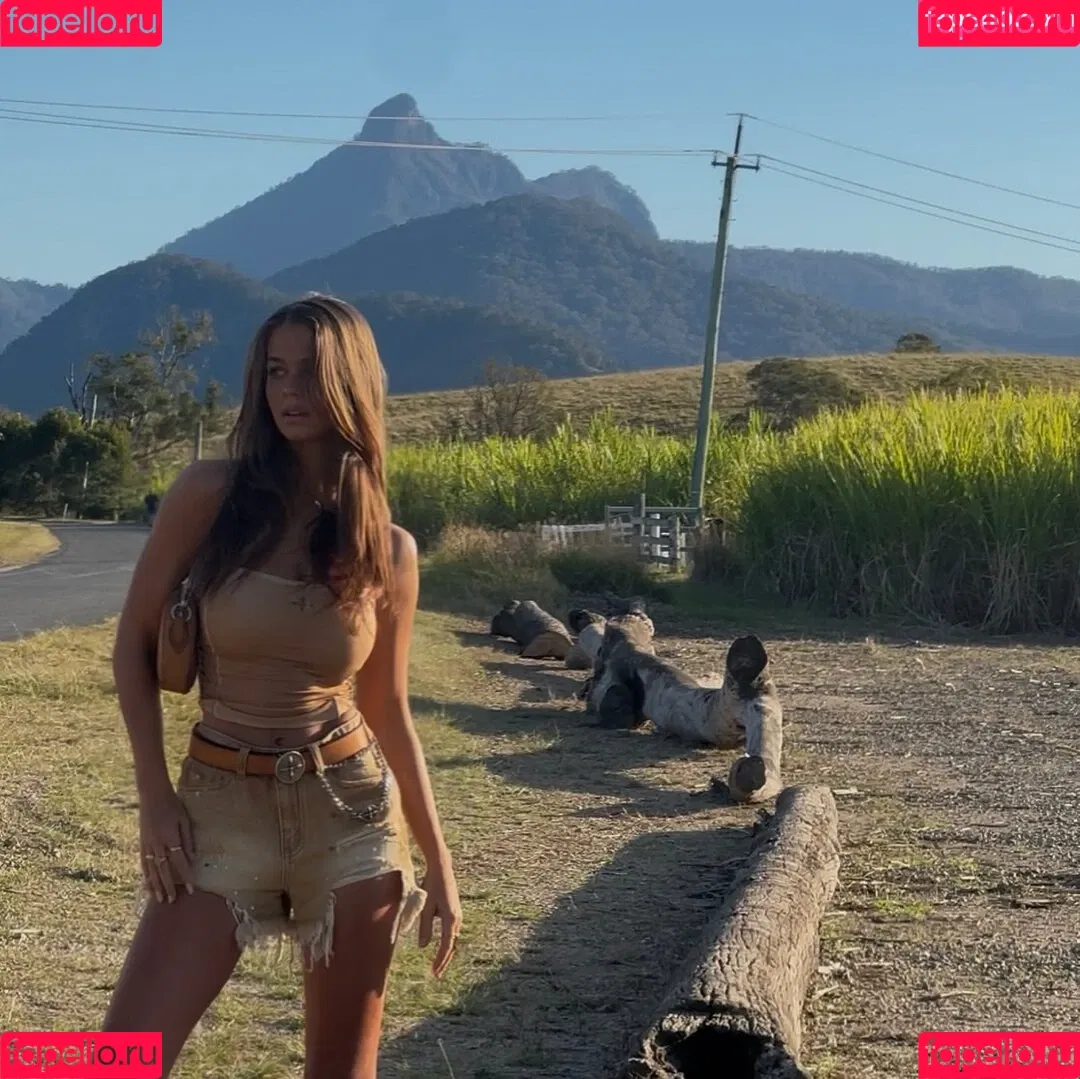 Chloe Campbell / chloecxmpbell Onlyfans Photo Gallery 