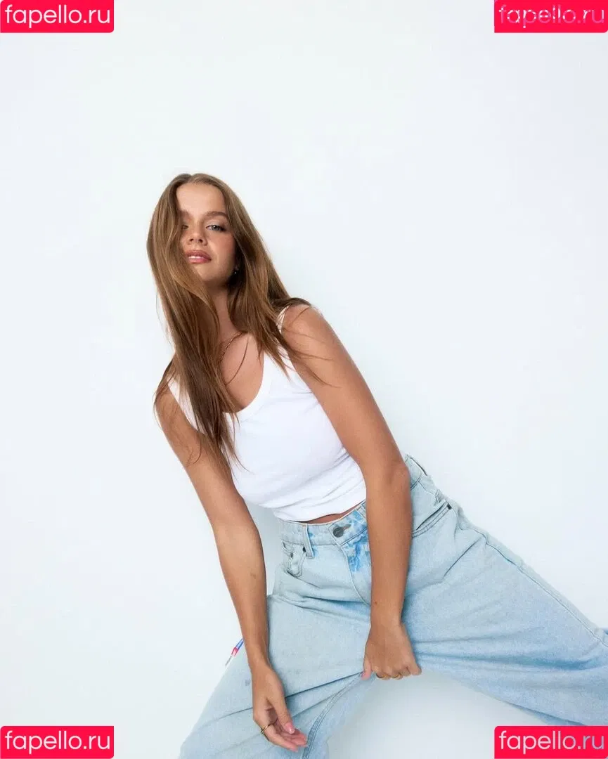 Chloe Campbell / chloecxmpbell Onlyfans Photo Gallery 