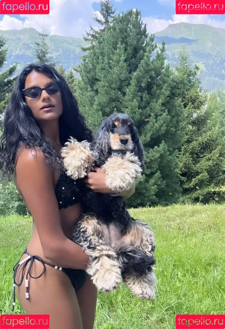 Simone Ashley / simoneashley Onlyfans Photo Gallery 