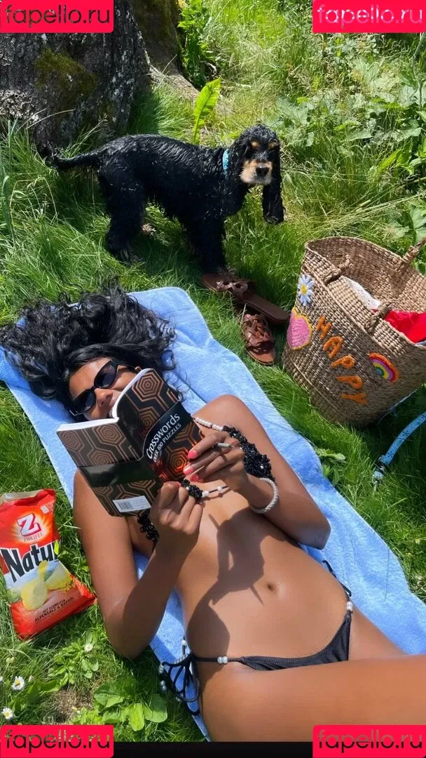 Simone Ashley / simoneashley Onlyfans Photo Gallery 