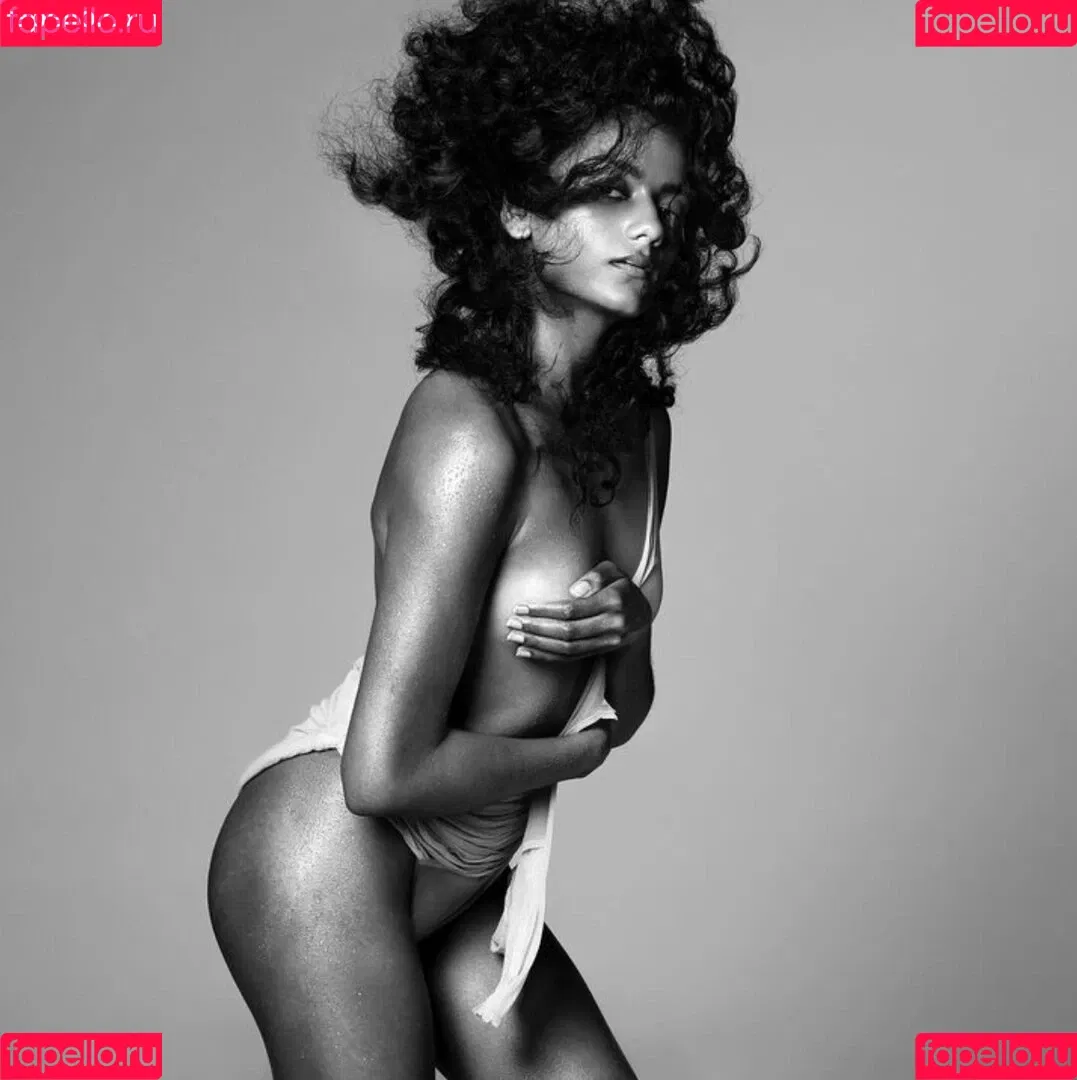 Simone Ashley / simoneashley Onlyfans Photo Gallery 