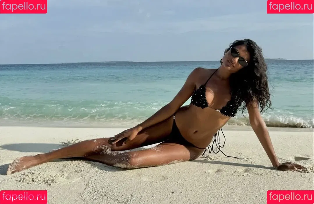 Simone Ashley / simoneashley Onlyfans Photo Gallery 