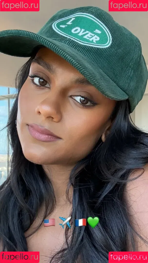 Simone Ashley / simoneashley Onlyfans Photo Gallery 