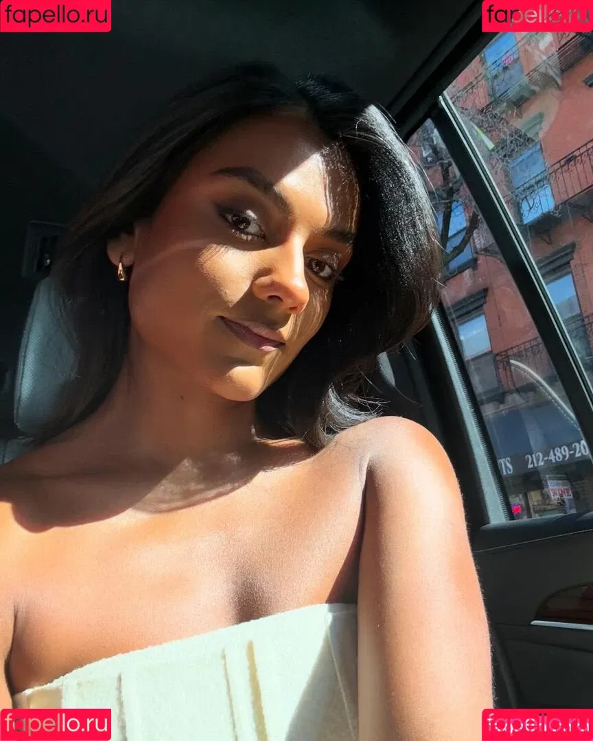 Simone Ashley / simoneashley Onlyfans Photo Gallery 