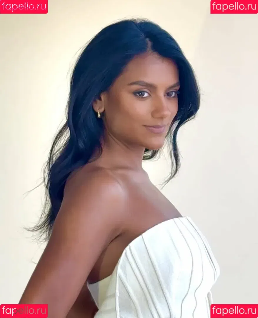 Simone Ashley / simoneashley Onlyfans Photo Gallery 