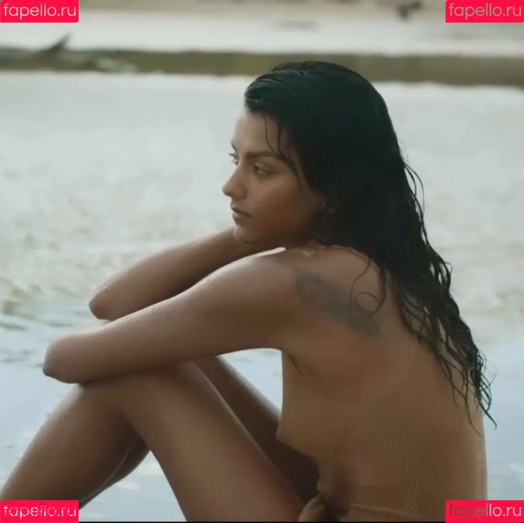Simone Ashley / simoneashley Onlyfans Photo Gallery 
