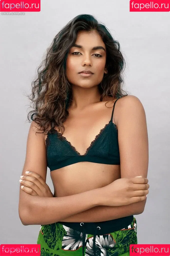 Simone Ashley / simoneashley Onlyfans Photo Gallery 