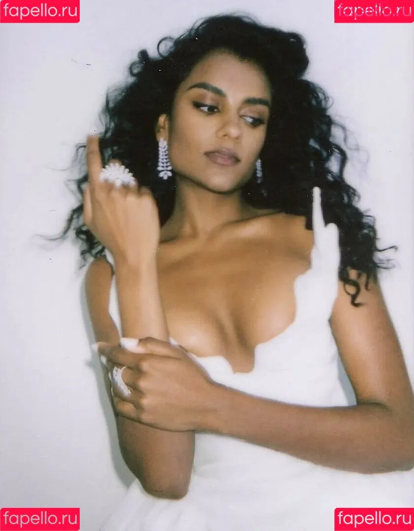 Simone Ashley / simoneashley Onlyfans Photo Gallery 