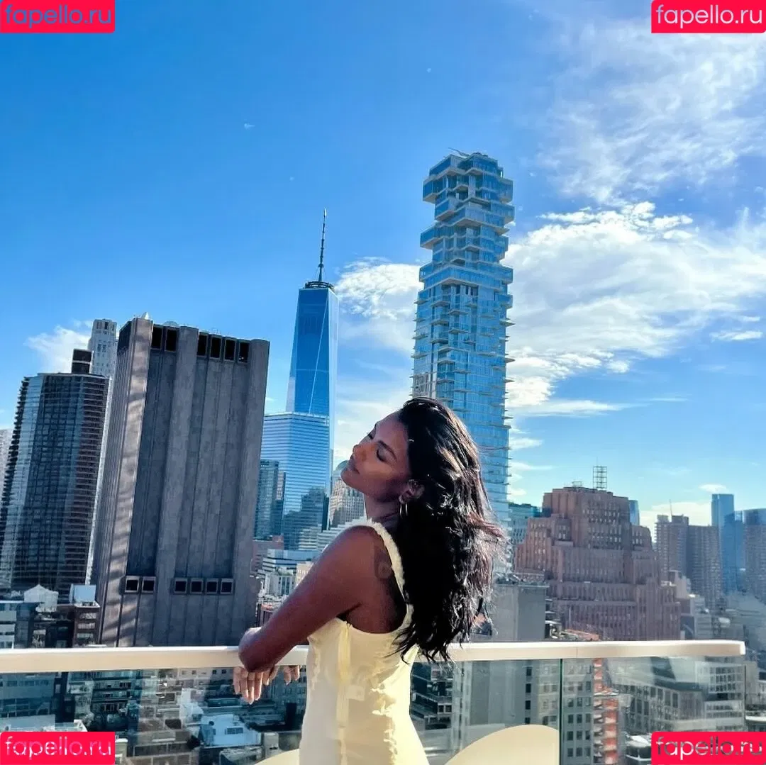 Simone Ashley / simoneashley Onlyfans Photo Gallery 