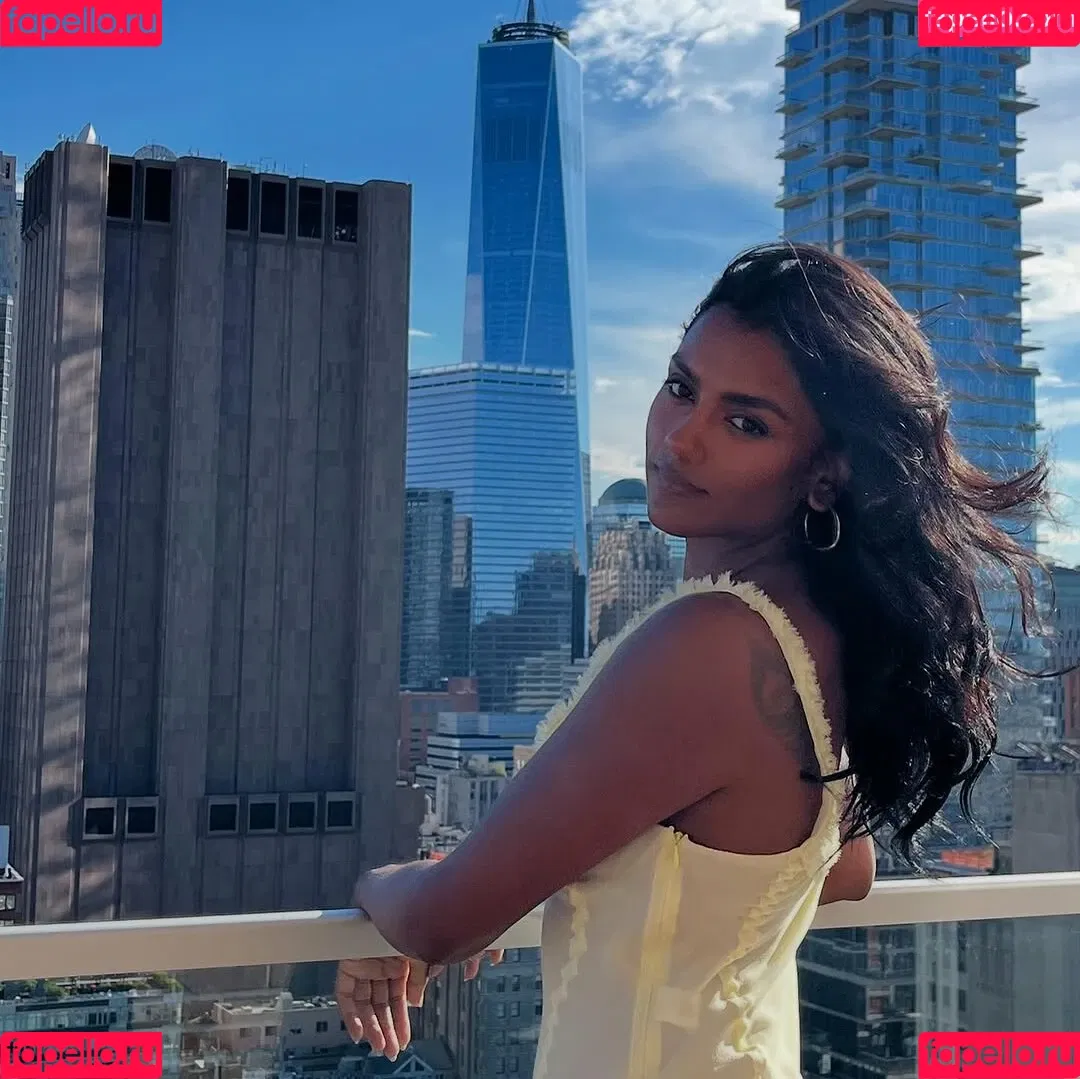 Simone Ashley / simoneashley Onlyfans Photo Gallery 