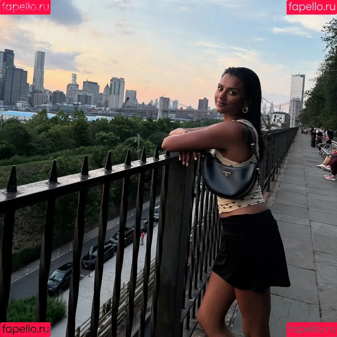 Simone Ashley / simoneashley Onlyfans Photo Gallery 
