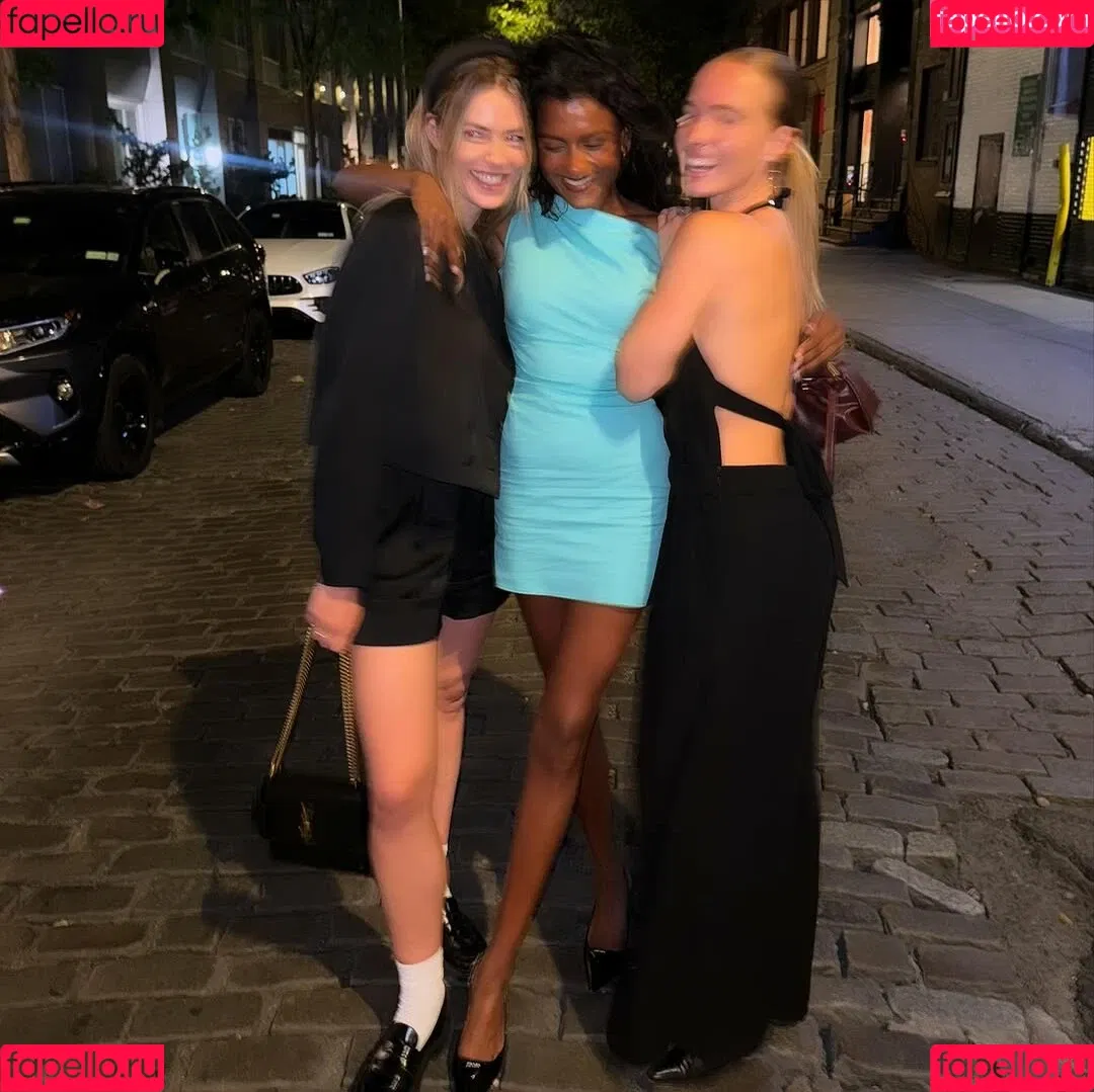 Simone Ashley / simoneashley Onlyfans Photo Gallery 