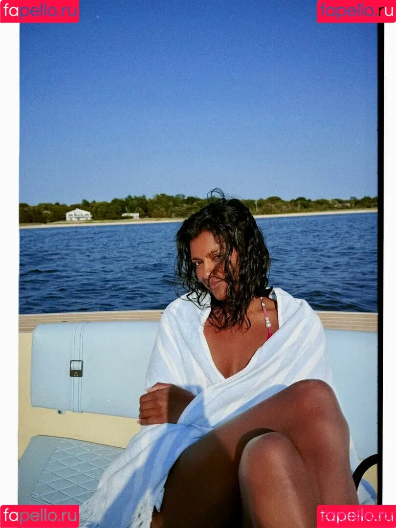 Simone Ashley / simoneashley Onlyfans Photo Gallery 