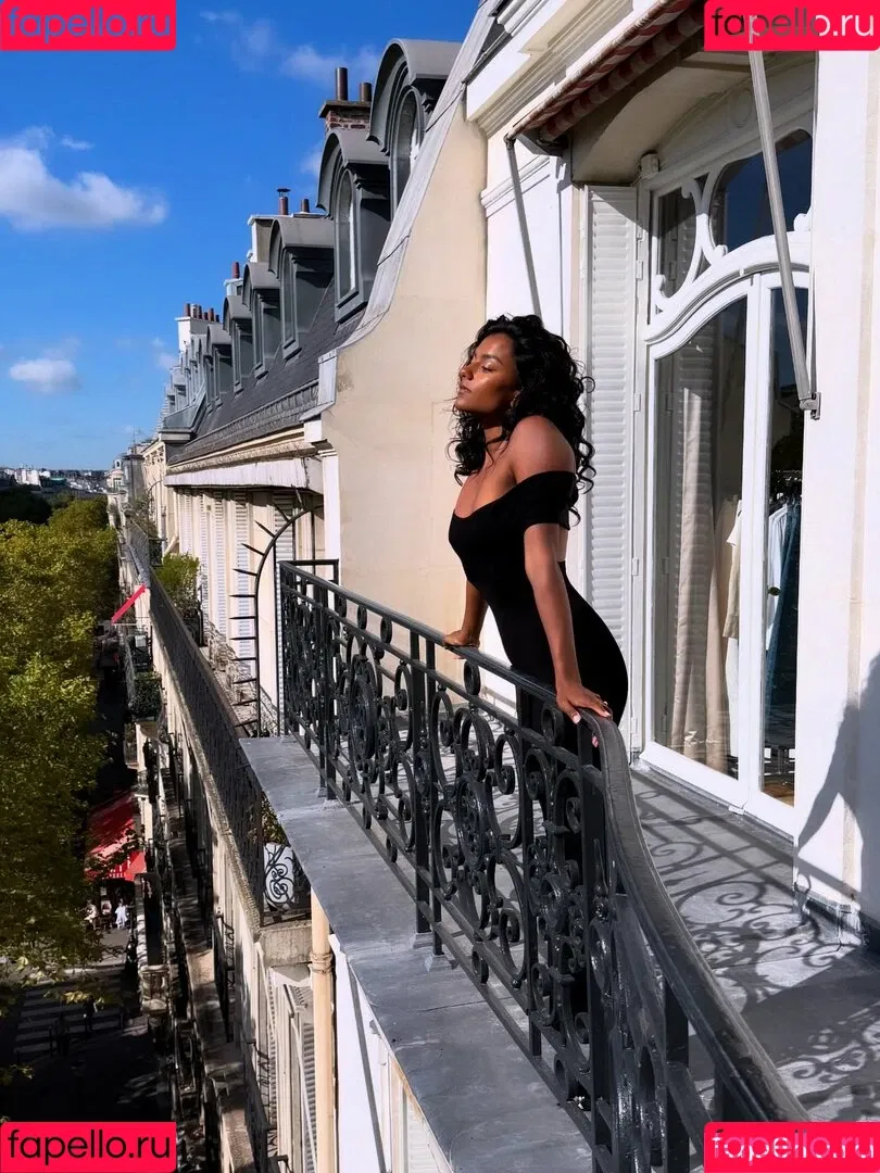 Simone Ashley / simoneashley Onlyfans Photo Gallery 