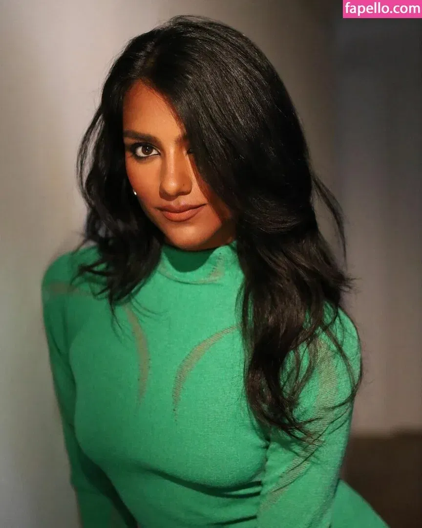 Simone Ashley / simoneashley Onlyfans Photo Gallery 