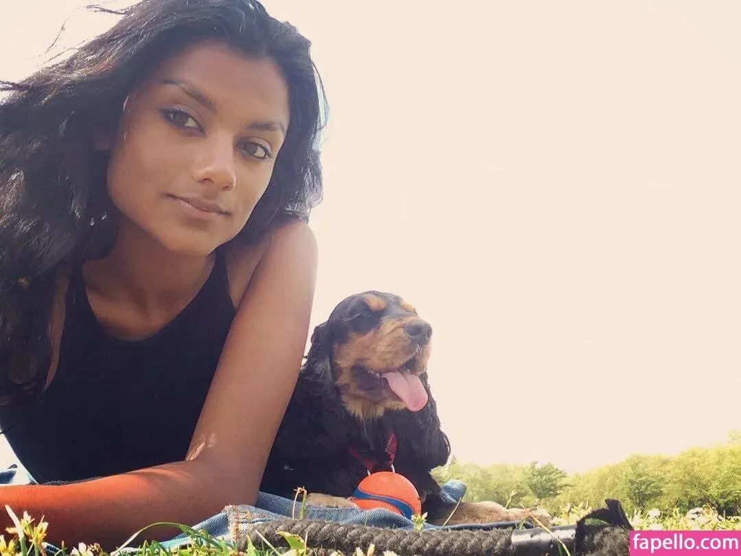 Simone Ashley / simoneashley Onlyfans Photo Gallery 