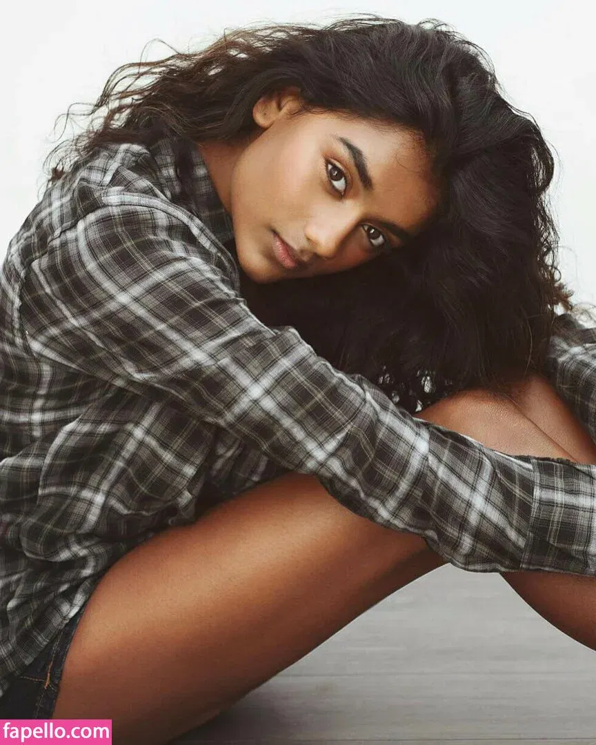 Simone Ashley / simoneashley Onlyfans Photo Gallery 