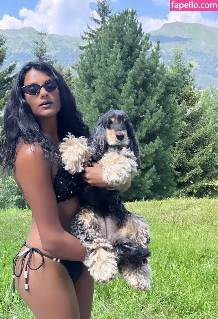 Simone Ashley / simoneashley Onlyfans Photo Gallery 