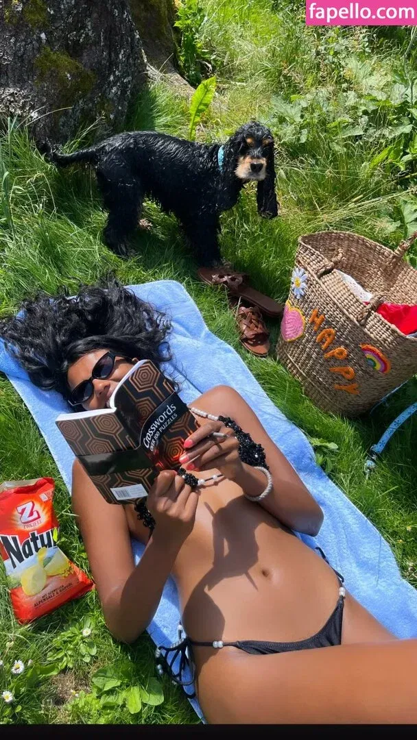 Simone Ashley / simoneashley Onlyfans Photo Gallery 