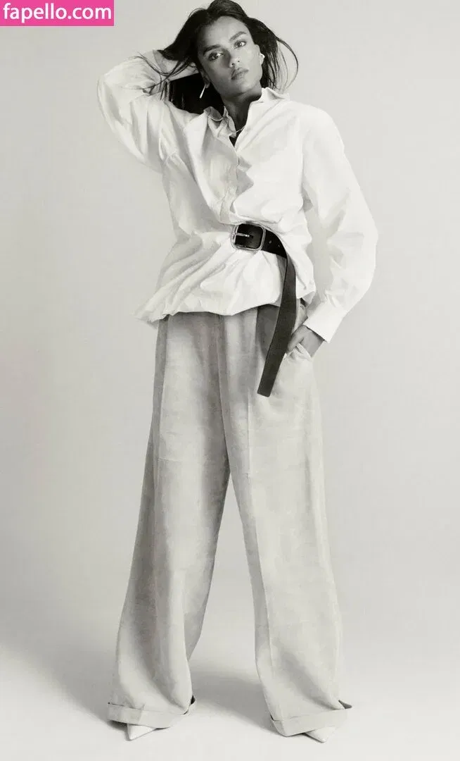 Simone Ashley / simoneashley Onlyfans Photo Gallery 