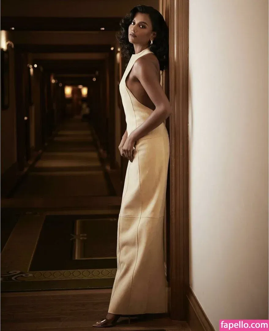 Simone Ashley / simoneashley Onlyfans Photo Gallery 