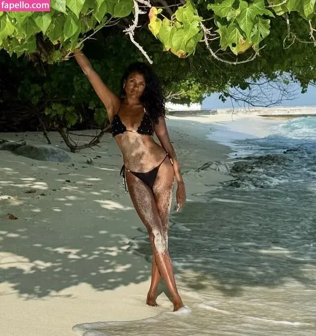 Simone Ashley / simoneashley Onlyfans Photo Gallery 