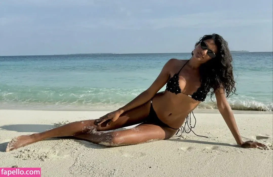 Simone Ashley / simoneashley Onlyfans Photo Gallery 