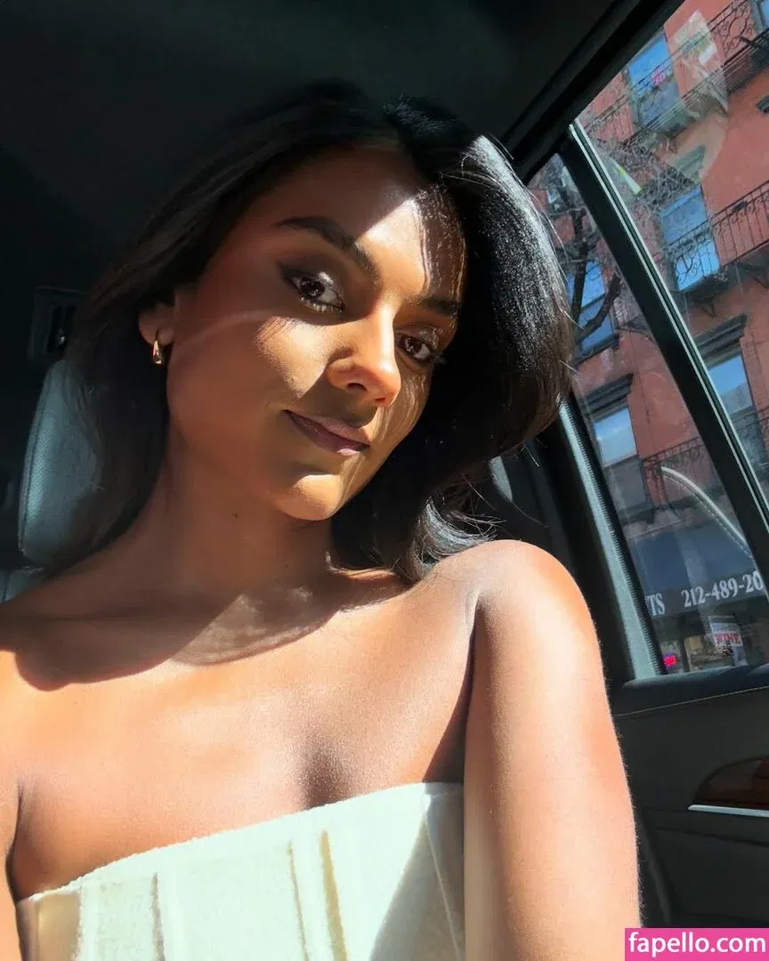 Simone Ashley / simoneashley Onlyfans Photo Gallery 