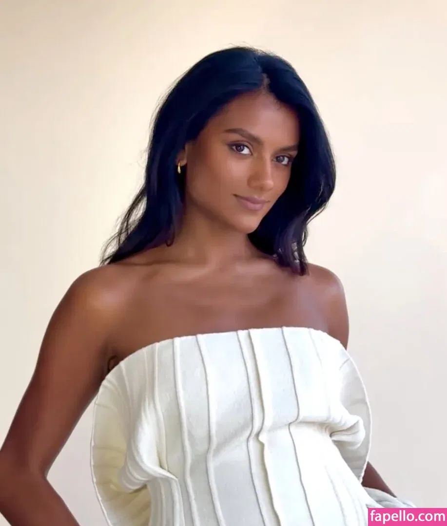 Simone Ashley / simoneashley Onlyfans Photo Gallery 