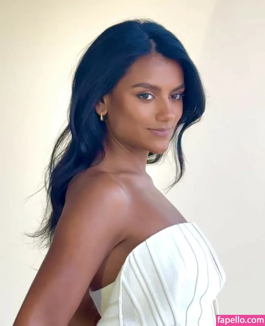 Simone Ashley / simoneashley Onlyfans Photo Gallery 