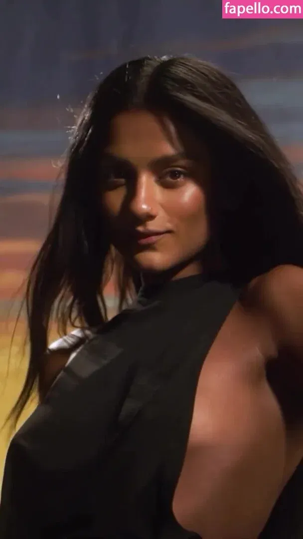 Simone Ashley / simoneashley Onlyfans Photo Gallery 