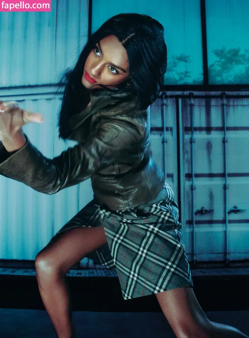 Simone Ashley / simoneashley Onlyfans Photo Gallery 