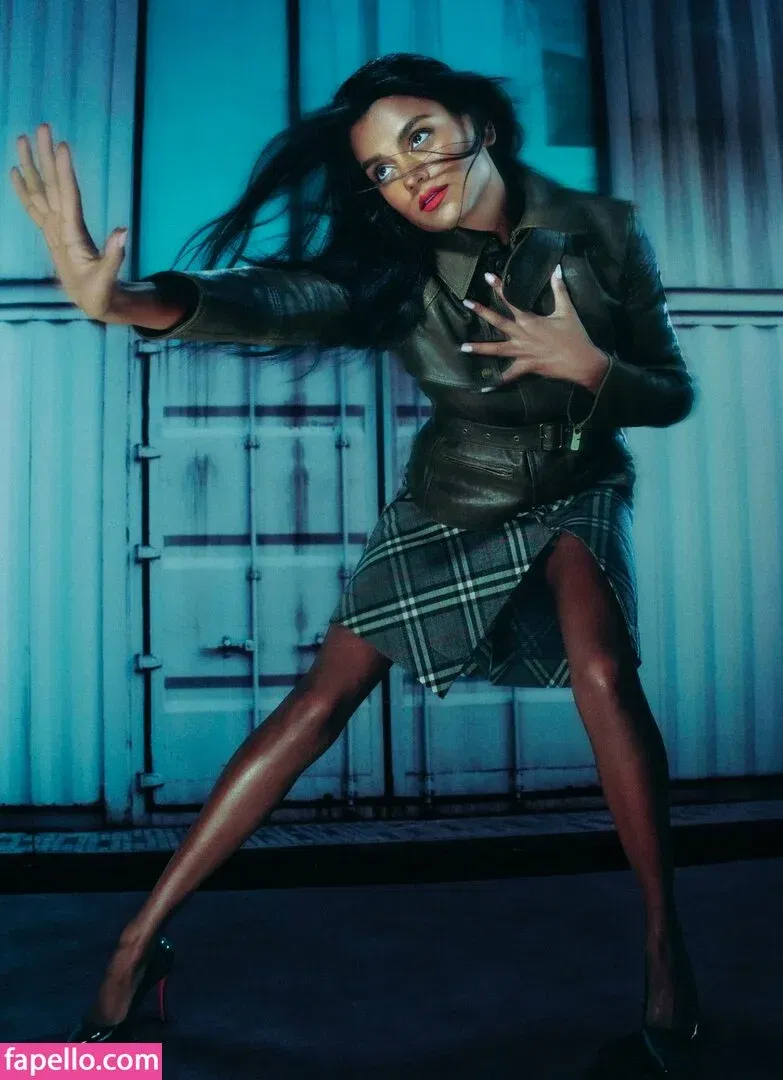 Simone Ashley / simoneashley Onlyfans Photo Gallery 