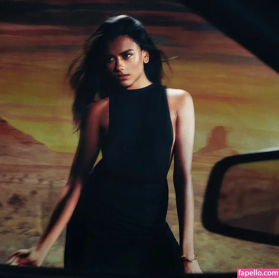 Simone Ashley / simoneashley Onlyfans Photo Gallery 