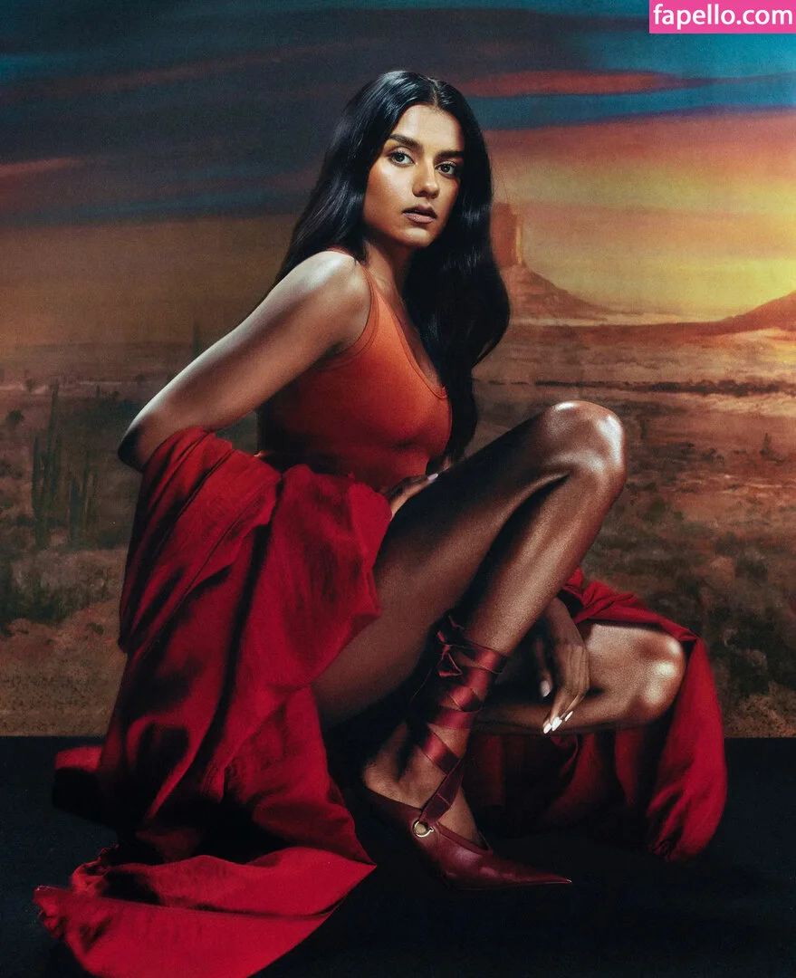 Simone Ashley / simoneashley Onlyfans Photo Gallery 