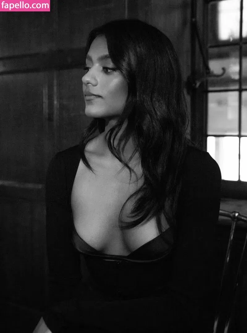 Simone Ashley / simoneashley Onlyfans Photo Gallery 