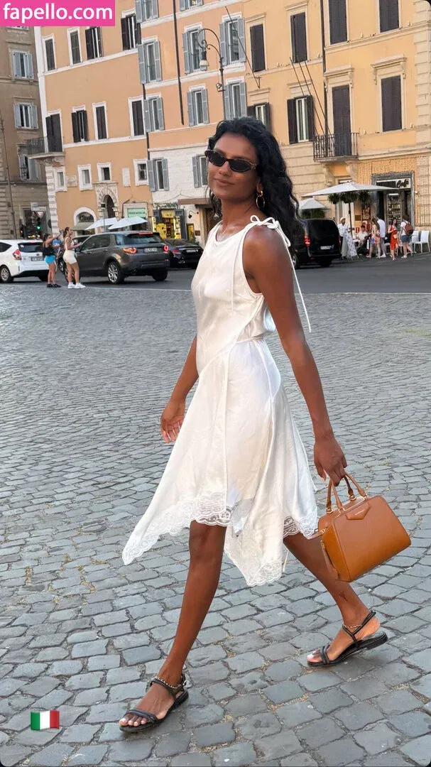 Simone Ashley / simoneashley Onlyfans Photo Gallery 