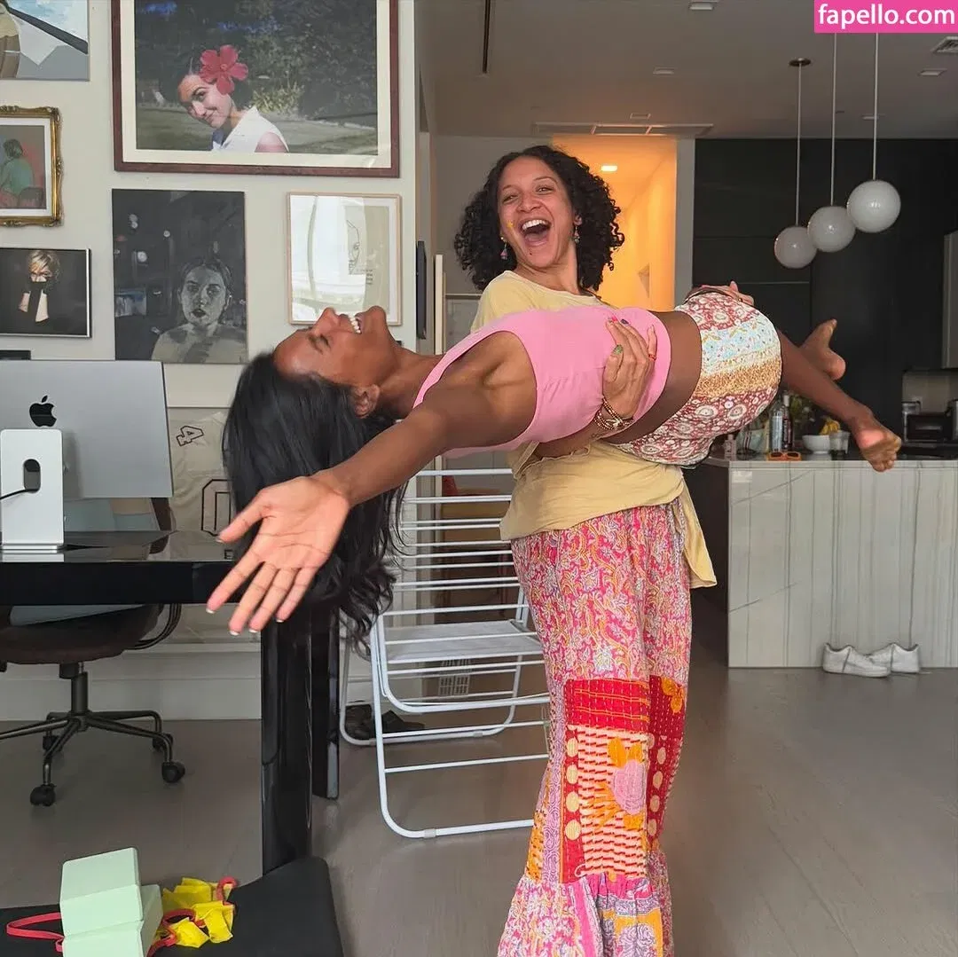 Simone Ashley / simoneashley Onlyfans Photo Gallery 