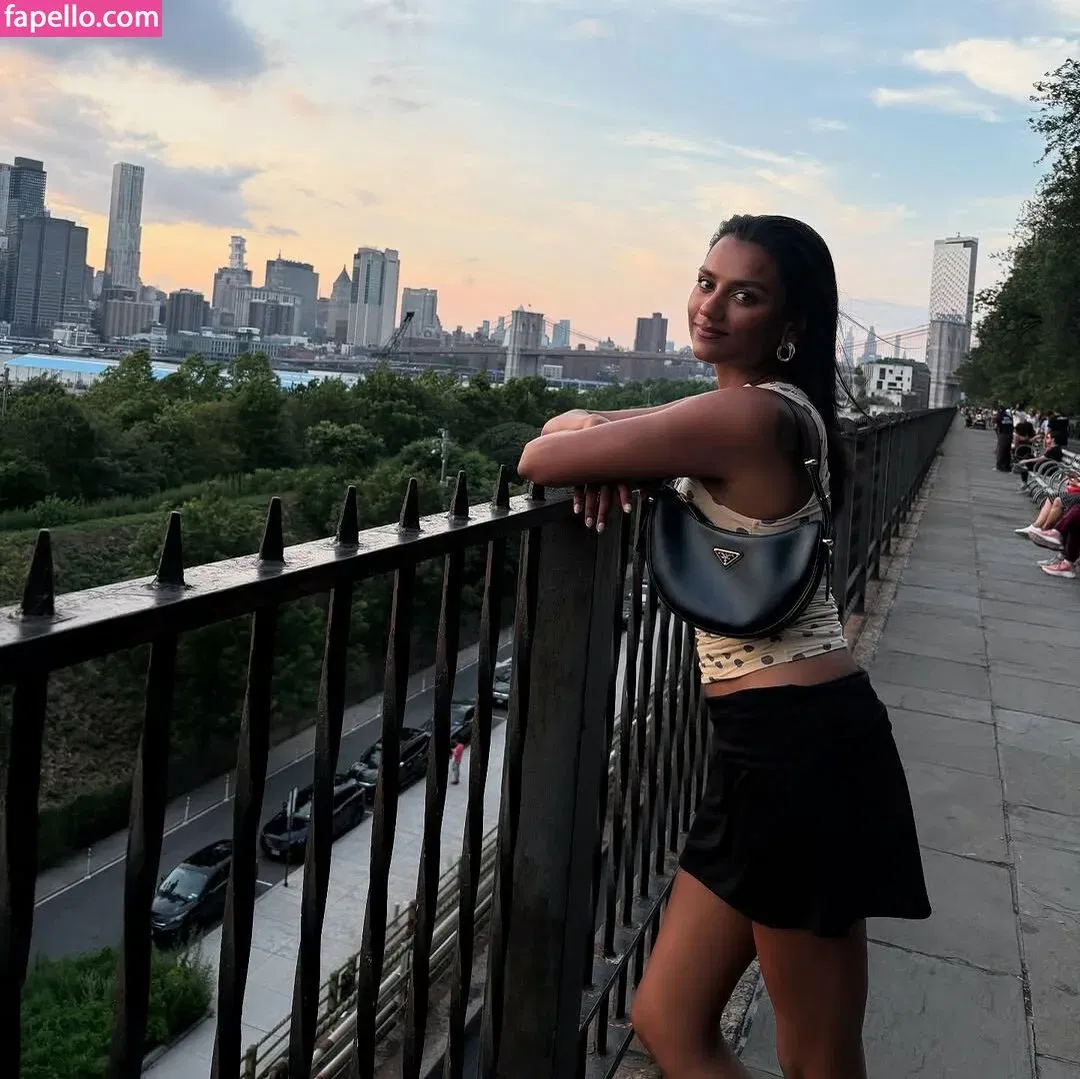 Simone Ashley / simoneashley Onlyfans Photo Gallery 