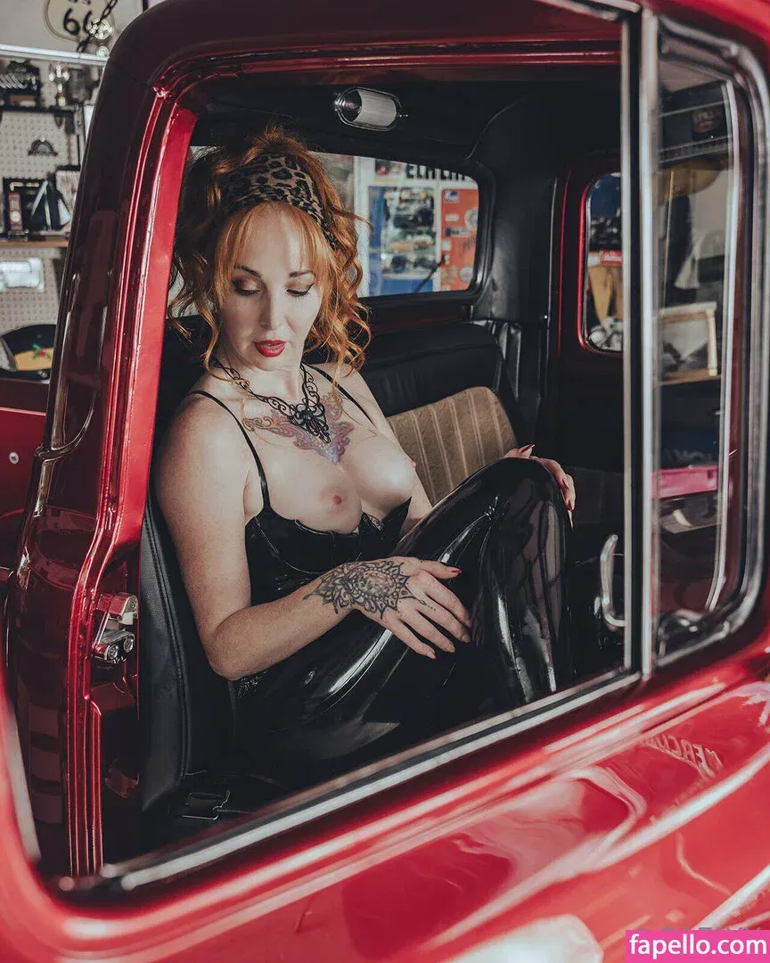 caelyx / caelyxofficial Onlyfans Photo Gallery 