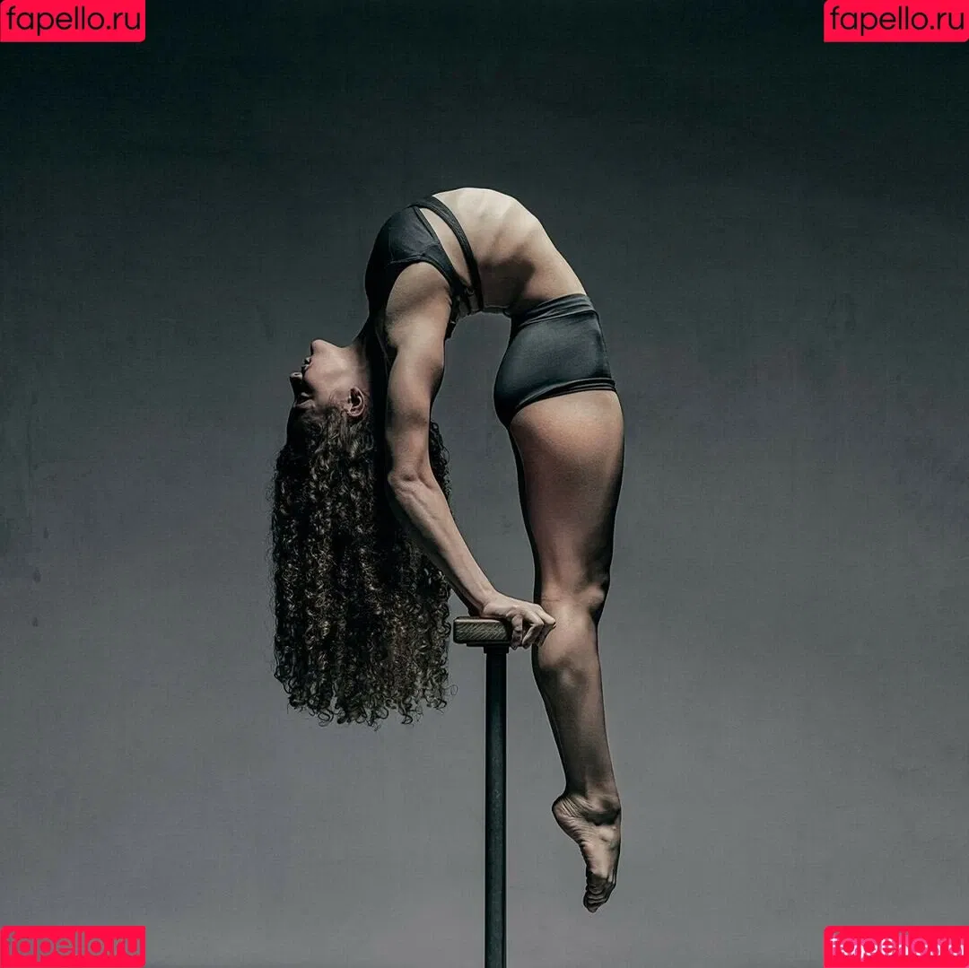 Sofie Dossi / sofiedossi Onlyfans Photo Gallery 