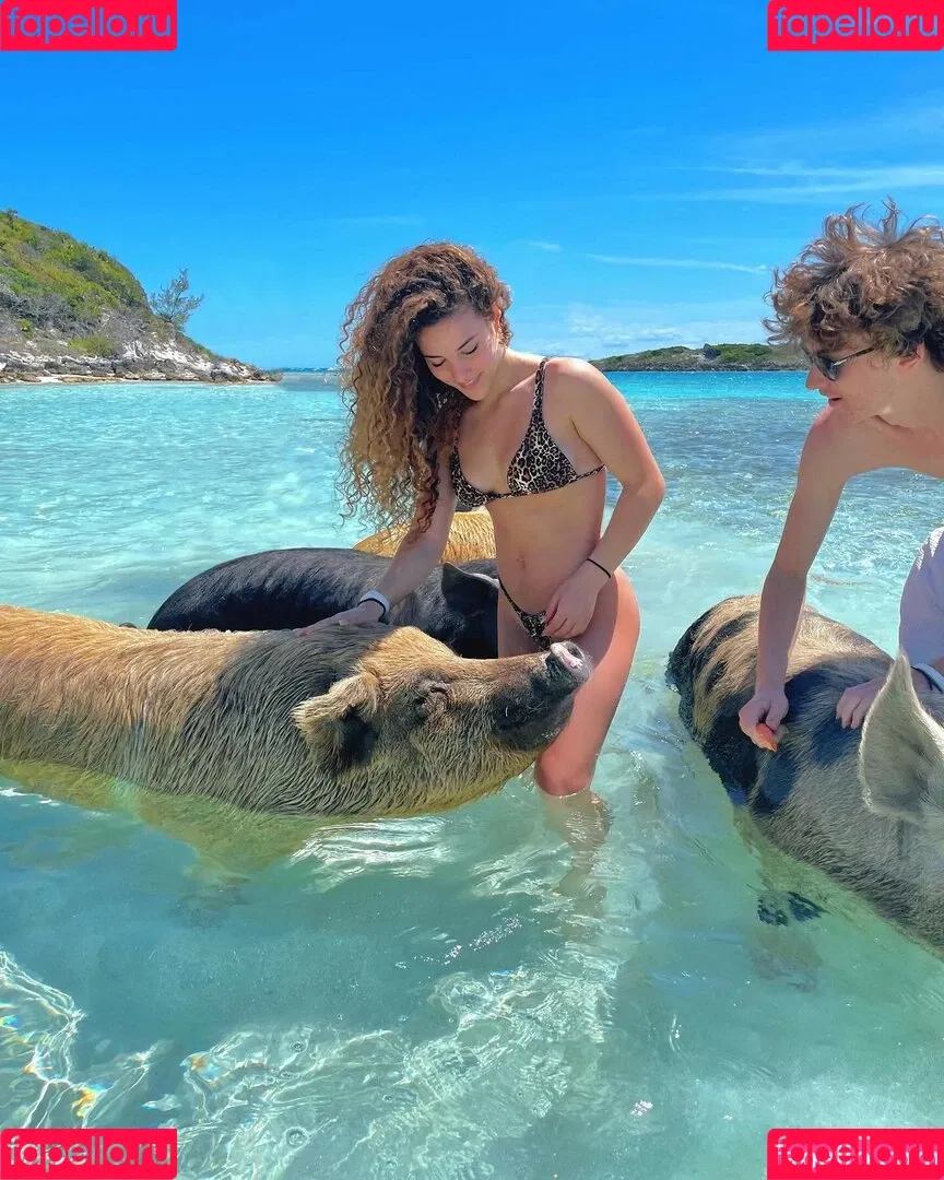 Sofie Dossi / sofiedossi Onlyfans Photo Gallery 