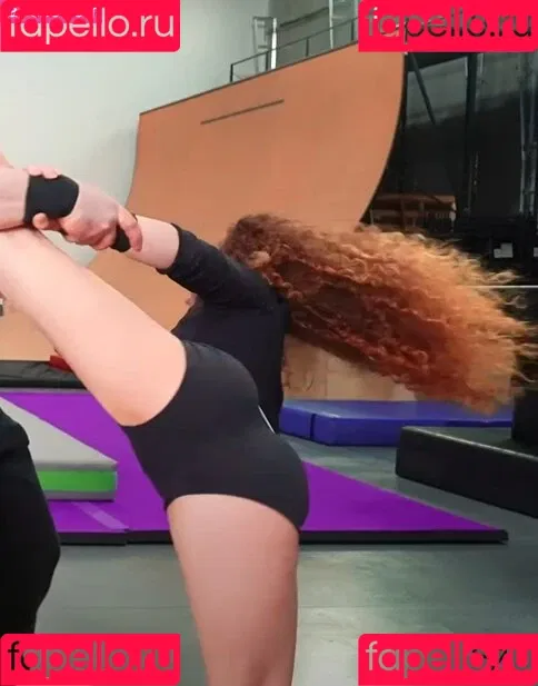 Sofie Dossi / sofiedossi Onlyfans Photo Gallery 