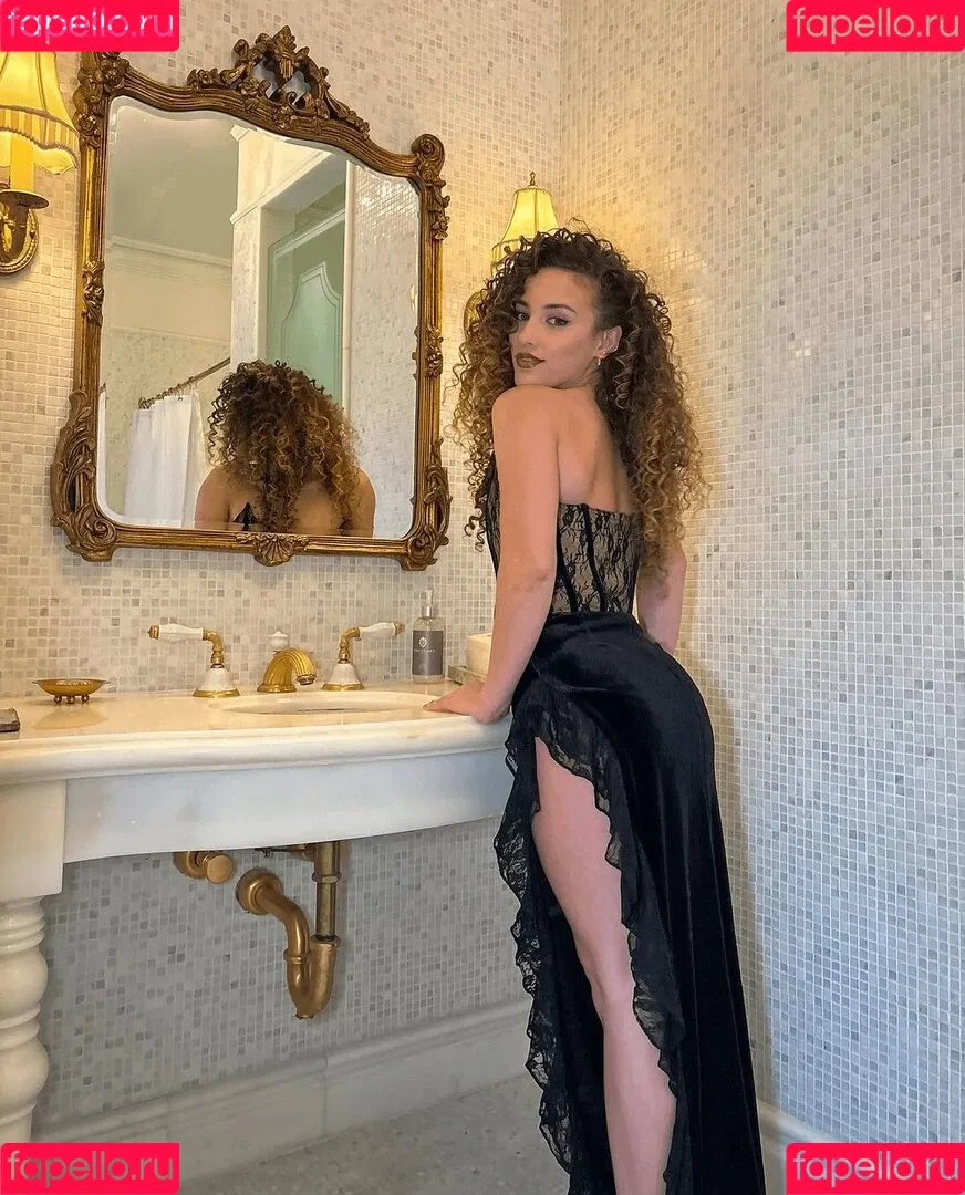 Sofie Dossi / sofiedossi Onlyfans Photo Gallery 